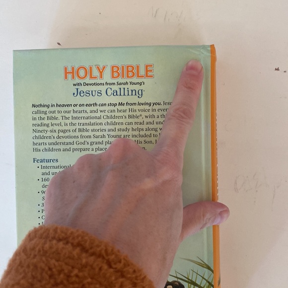 Holy Bible with Devotions from Sarah Young’s Jesus Calling NEW - Picture 4 of 8